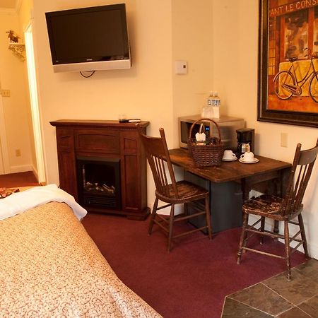 Auberge De La Tour Du Lac แซ็ง-อากาท-เด-มง ภายนอก รูปภาพ