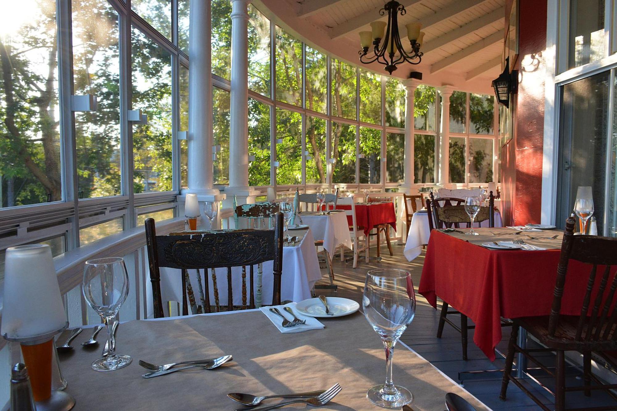 Auberge De La Tour Du Lac แซ็ง-อากาท-เด-มง ภายนอก รูปภาพ