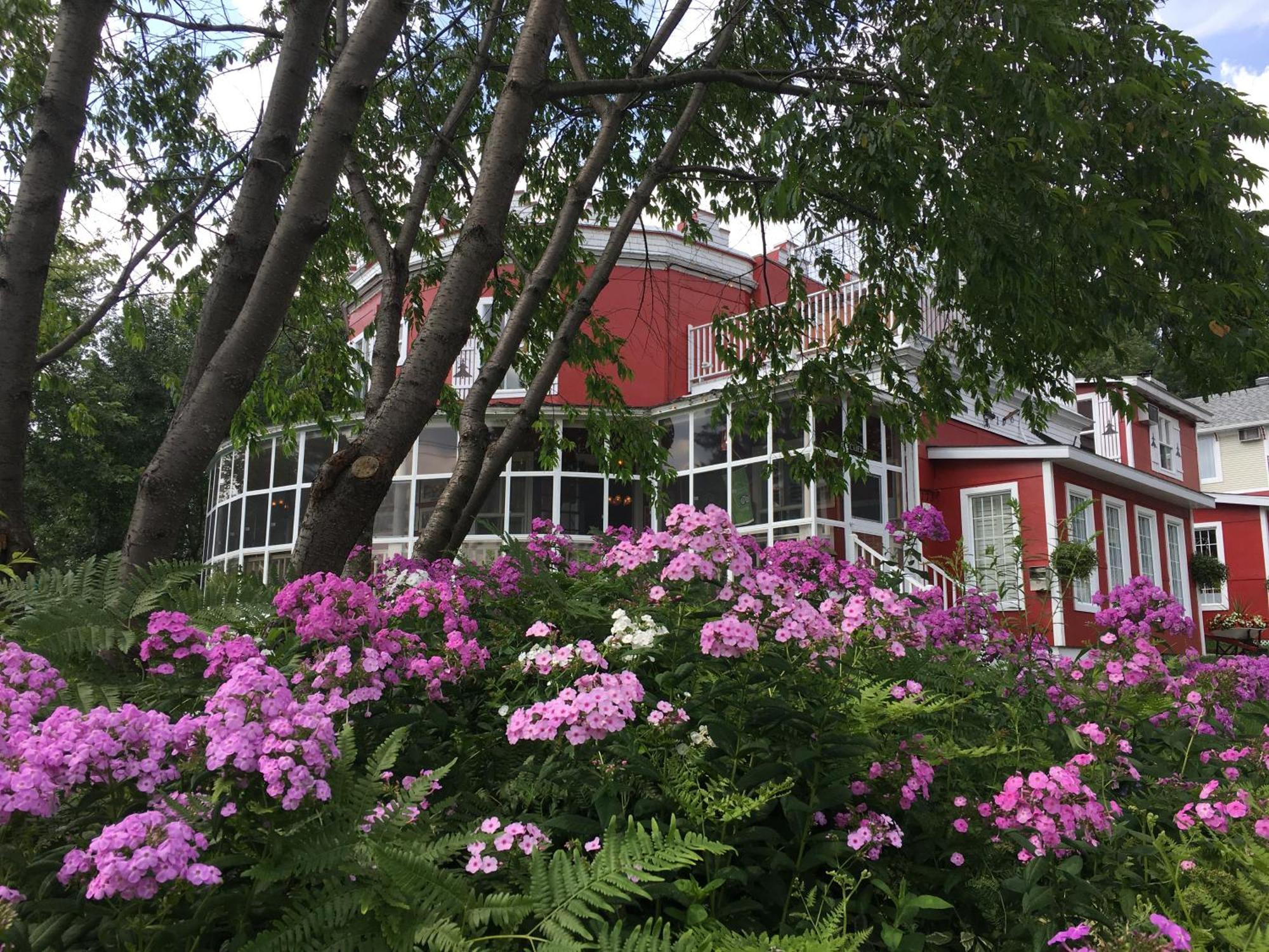 Auberge De La Tour Du Lac แซ็ง-อากาท-เด-มง ภายนอก รูปภาพ