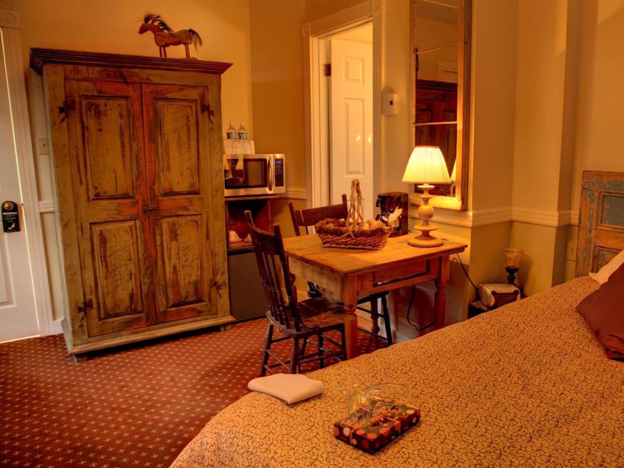 Auberge De La Tour Du Lac แซ็ง-อากาท-เด-มง ภายนอก รูปภาพ