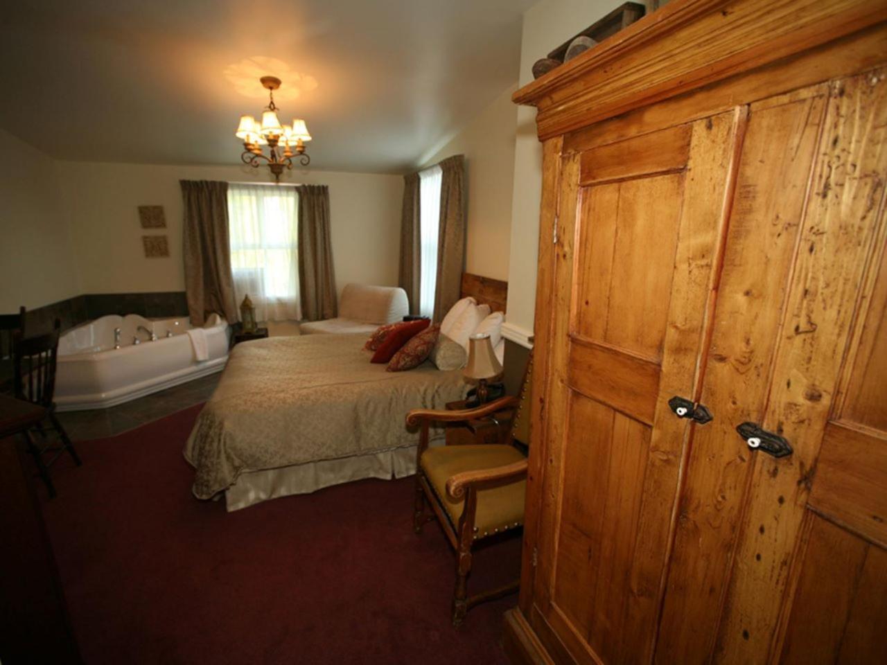 Auberge De La Tour Du Lac แซ็ง-อากาท-เด-มง ภายนอก รูปภาพ