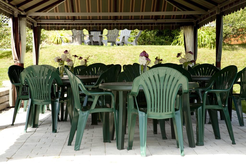 Auberge De La Tour Du Lac แซ็ง-อากาท-เด-มง ภายนอก รูปภาพ