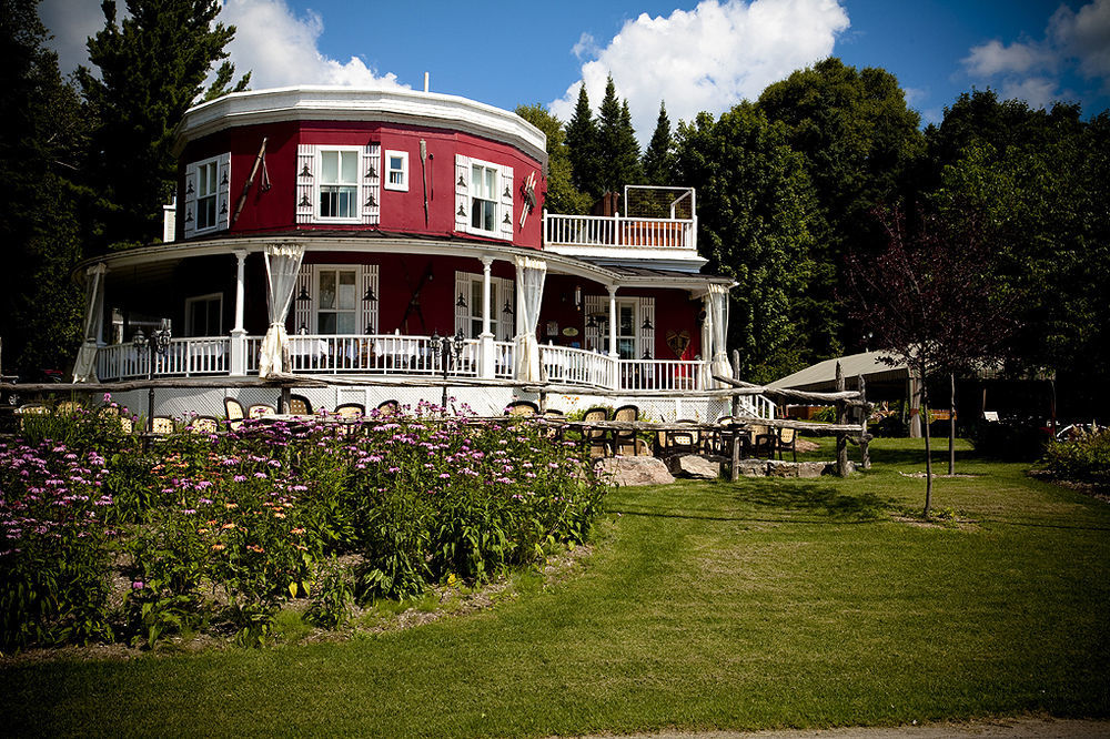 Auberge De La Tour Du Lac แซ็ง-อากาท-เด-มง ภายนอก รูปภาพ