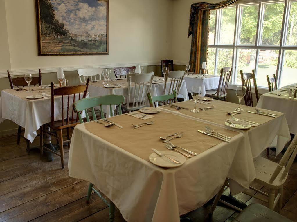 Auberge De La Tour Du Lac แซ็ง-อากาท-เด-มง ภายนอก รูปภาพ