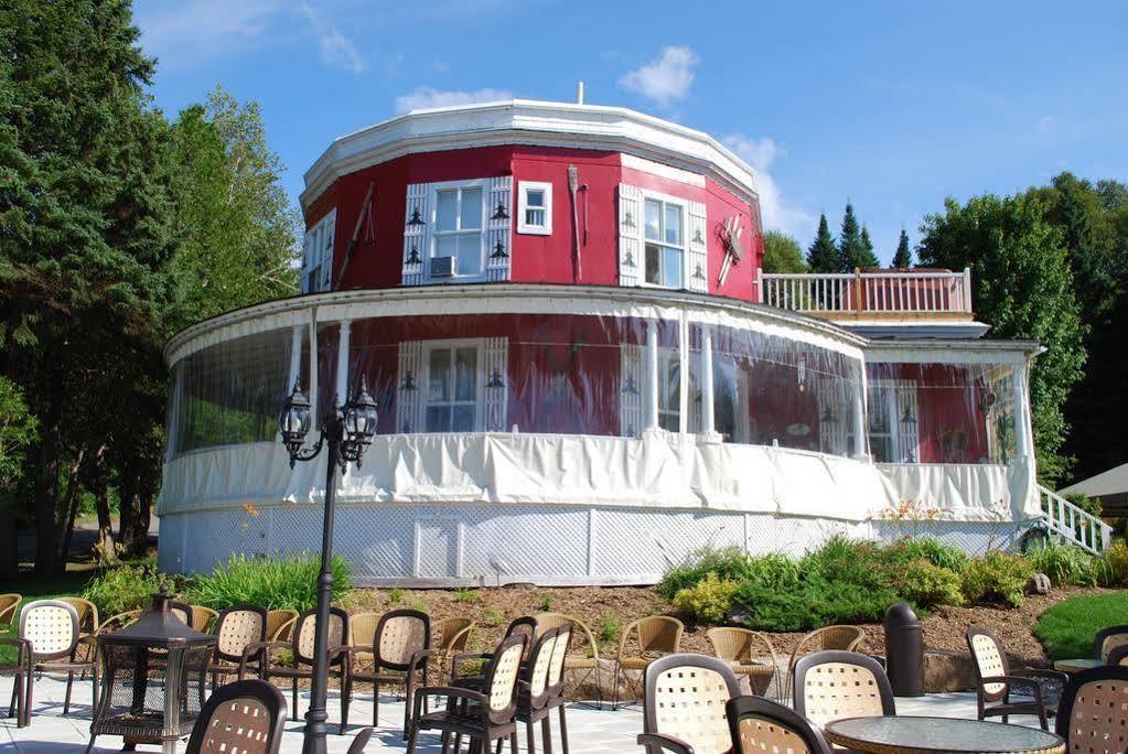 Auberge De La Tour Du Lac แซ็ง-อากาท-เด-มง ภายนอก รูปภาพ