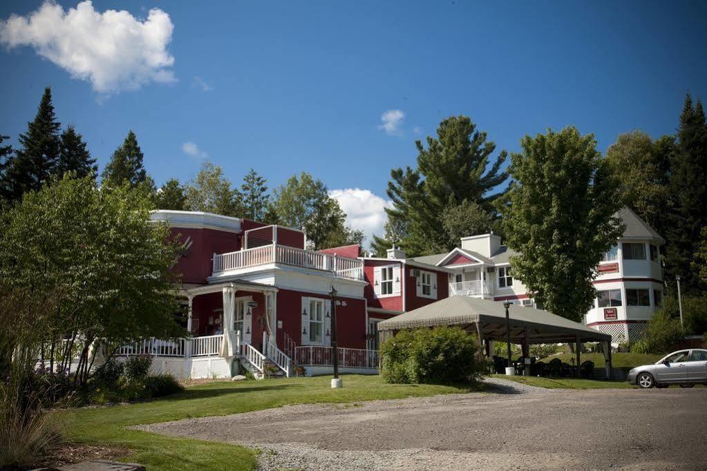 Auberge De La Tour Du Lac แซ็ง-อากาท-เด-มง ภายนอก รูปภาพ