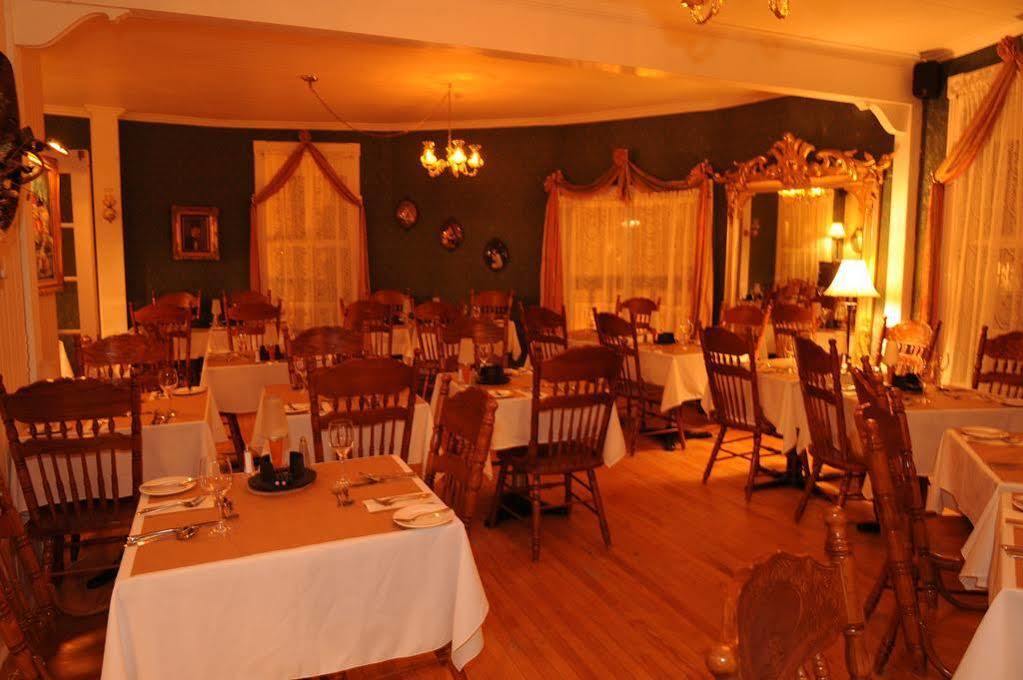 Auberge De La Tour Du Lac แซ็ง-อากาท-เด-มง ภายนอก รูปภาพ