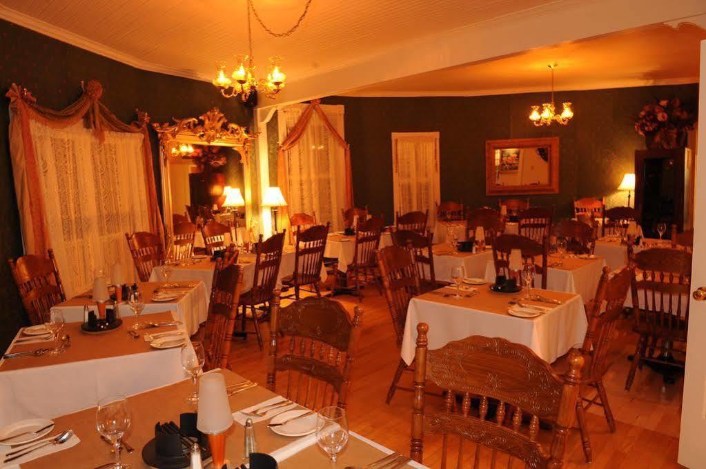 Auberge De La Tour Du Lac แซ็ง-อากาท-เด-มง ภายนอก รูปภาพ